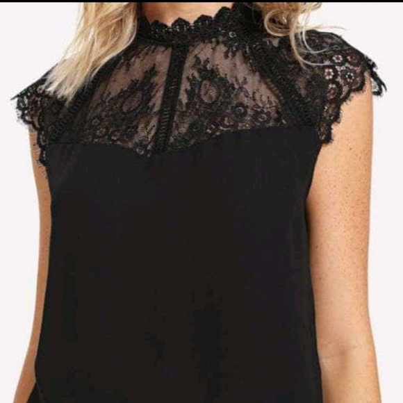 Lace yoke buttoned keyhole back top 😍 - Picture 3 of 6